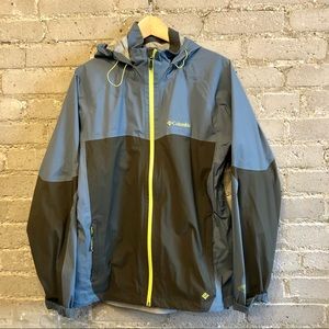 Columbia Women’s Omni-tech Rainjacket - Size M